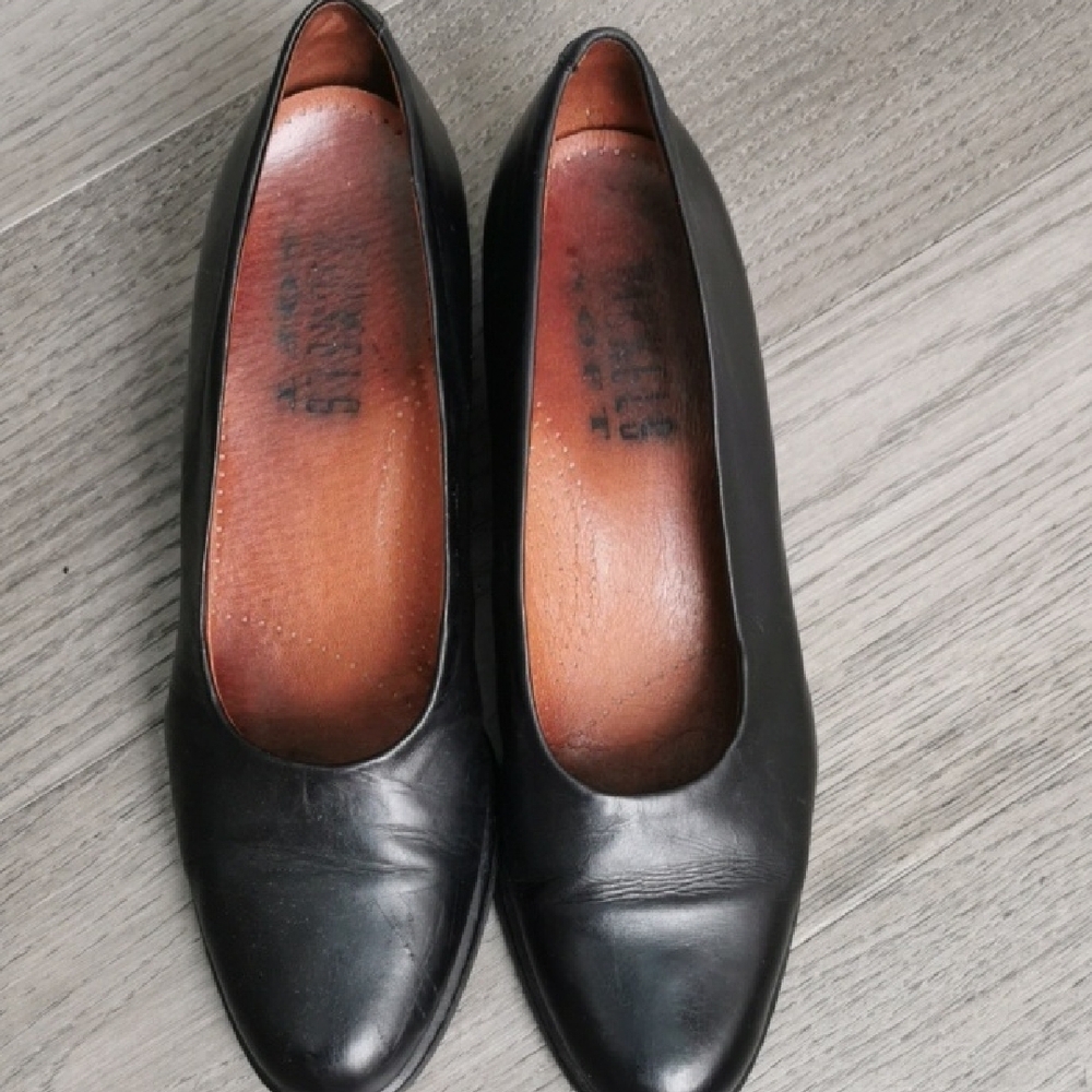 Womens VintageNickels soft black loafers 90s, oxford, leather. Size 9.5. EUC